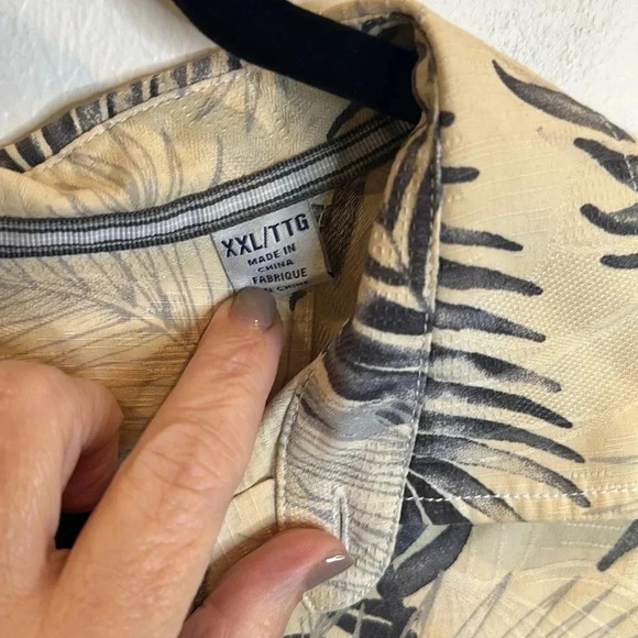 TOMMY BAHAMA PALM PRINT CAMP SHIRT XXL WOODEN BUTTONS 70% silk 30% coolmax poly - Picture 6 of 9